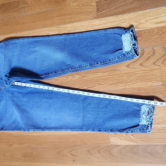 Good American Over-Sizes Distressed Jean - Picture 4 of 12